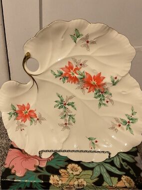 Mikasa Ivory Bone China Poinsettia Leaf-Shaped Platter in Cream, Red and Green